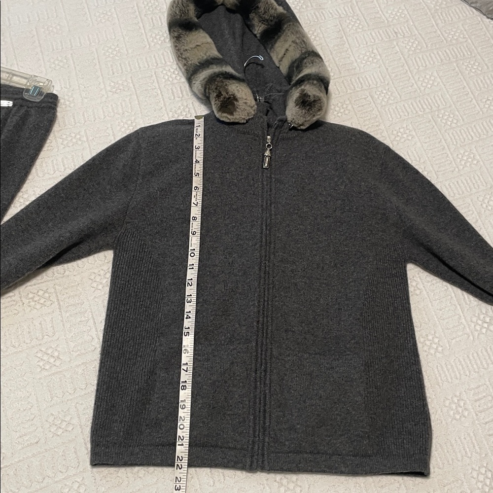 St. John Cashmere Fur Trim  knit sweater  Arctic Fox Fur - Picture 11 of 16